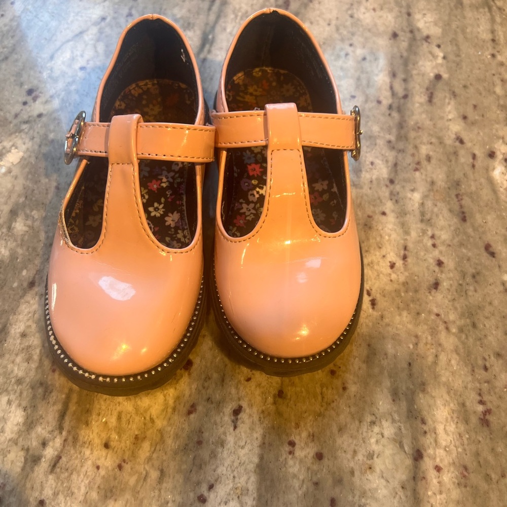 Kids pink vinyl dress shoes